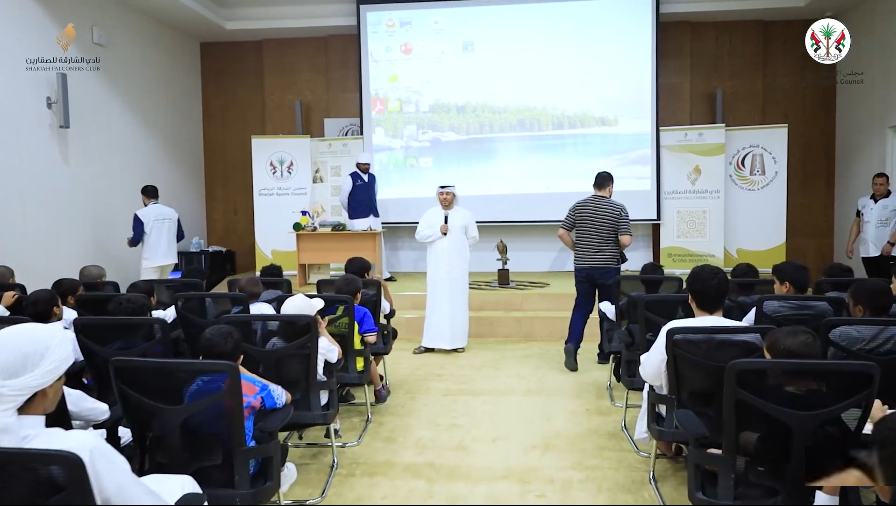 An introductory workshop on falconry for summer activity participants