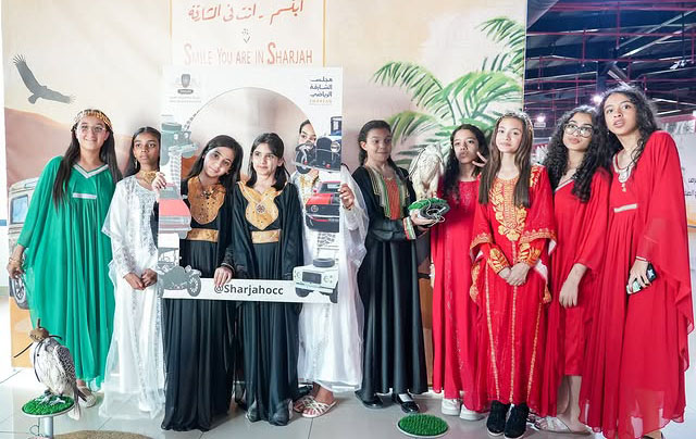 مشاركة نادي الشارقة للصقارين في معرض التراث والصقارة بالتعاون مع نادي الشارقة للسيارات القديمة