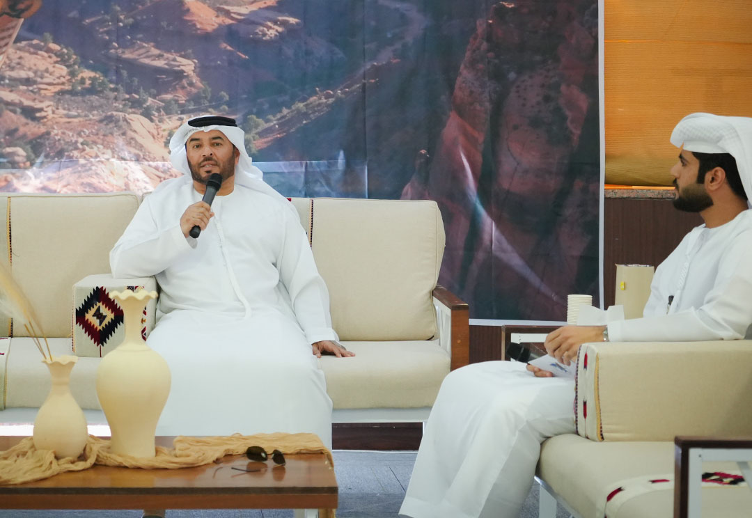 Sharjah Falconers Club Participates in Arabian Bird Program