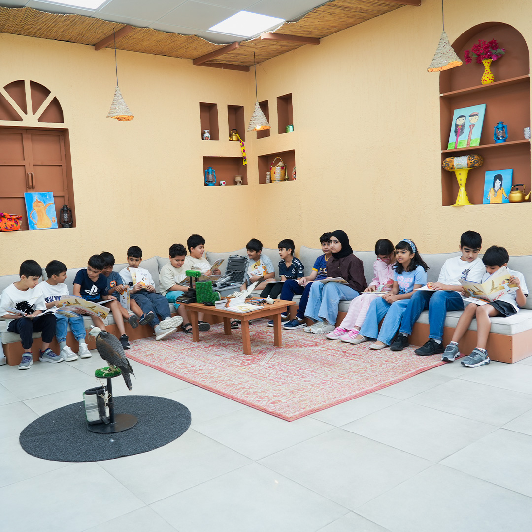 Sharjah Falconers Club Participates in Educational Workshop at Al Bataeh Children’s Center